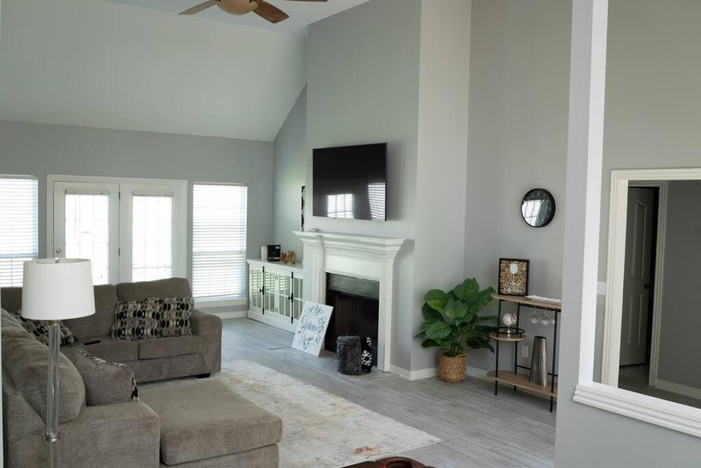 Вилла Walking Distance To Coler Mtn Bike - 3Br 2Ba Бентонвилль Экстерьер фото