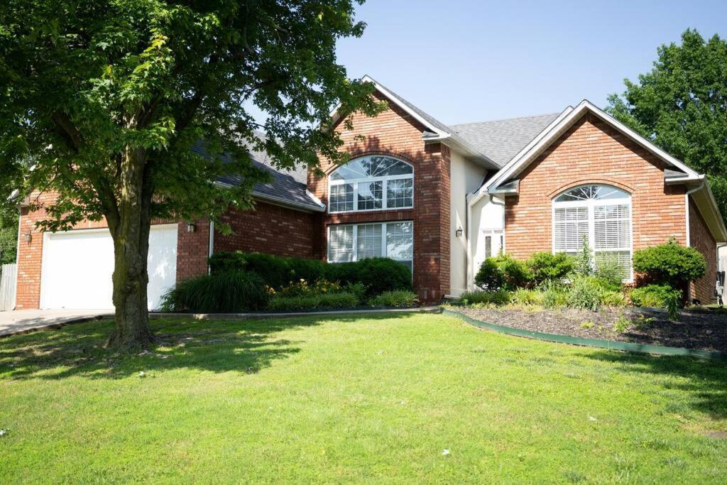 Вилла Walking Distance To Coler Mtn Bike - 3Br 2Ba Бентонвилль Экстерьер фото
